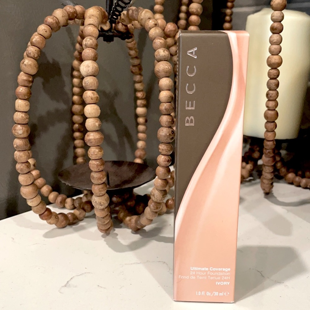 ✨ New in box ✨ Becca Ultimate Coverage foundation in Ivory